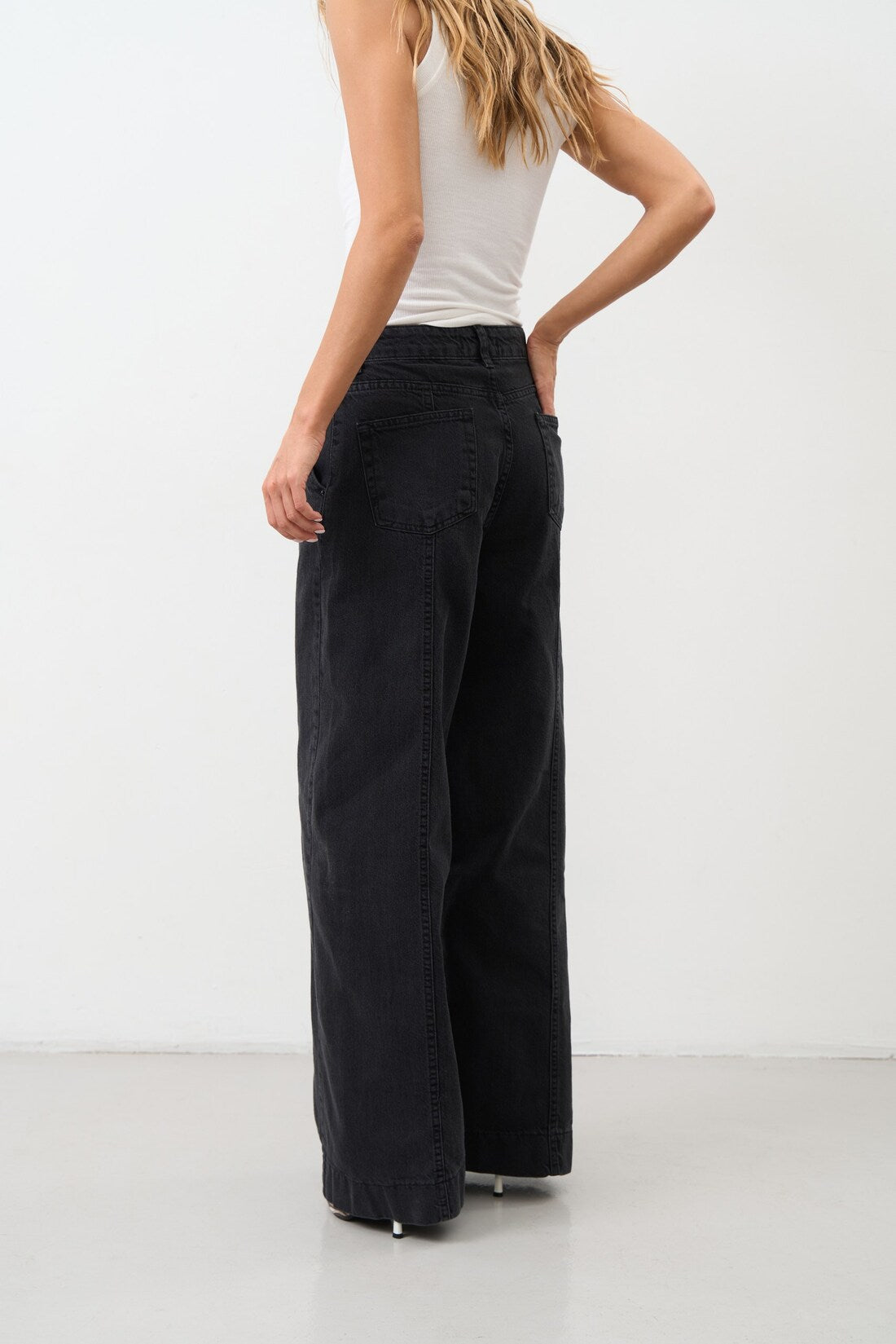 High Rise Relaxed Fit Grey Jeans - SOLMAR