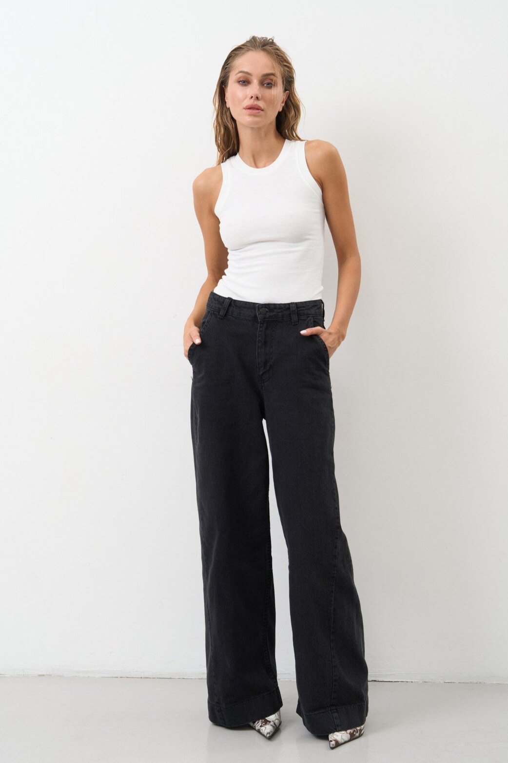 High Rise Relaxed Fit Grey Jeans - SOLMAR