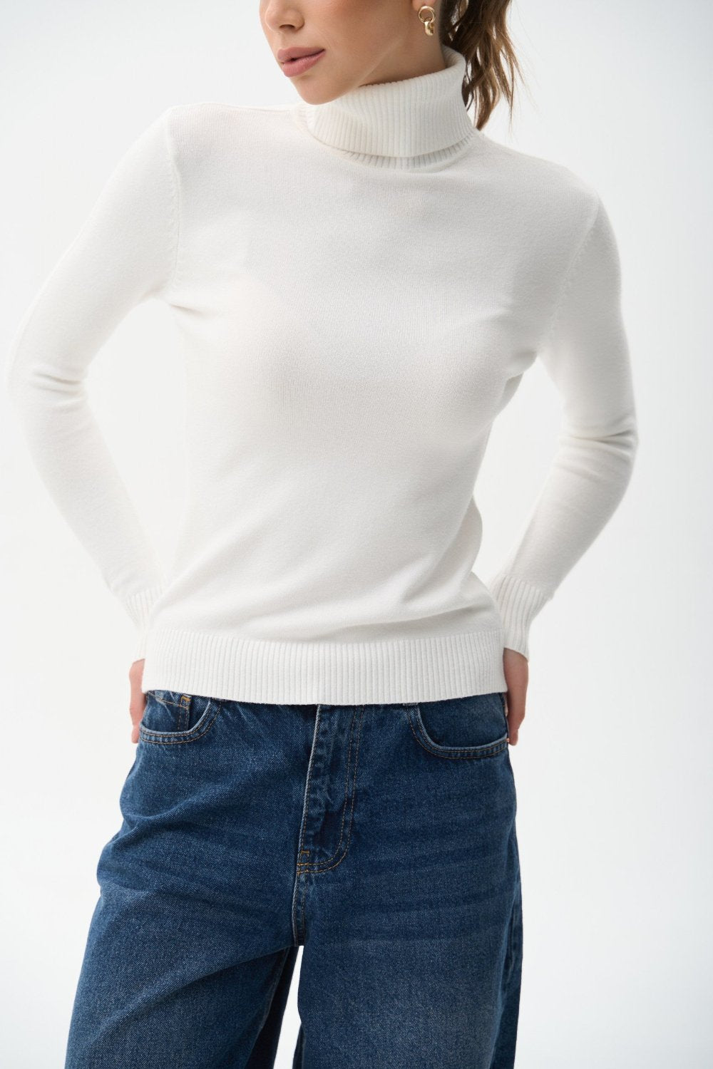 Turtleneck sweater in color white - SOLMAR