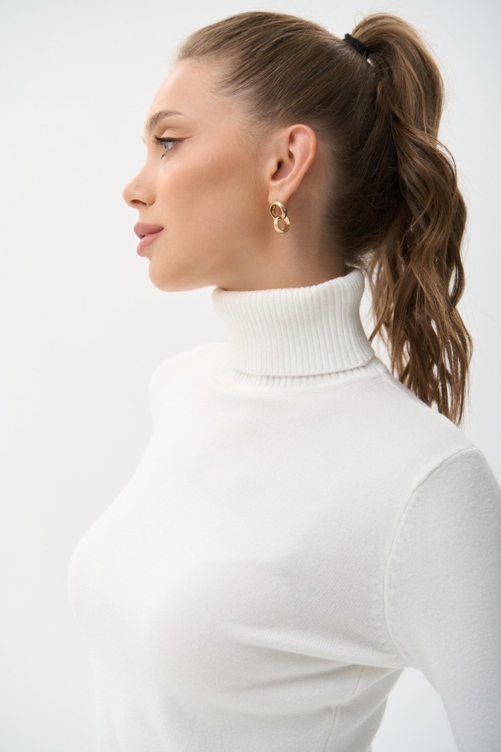 Turtleneck sweater in color white - SOLMAR