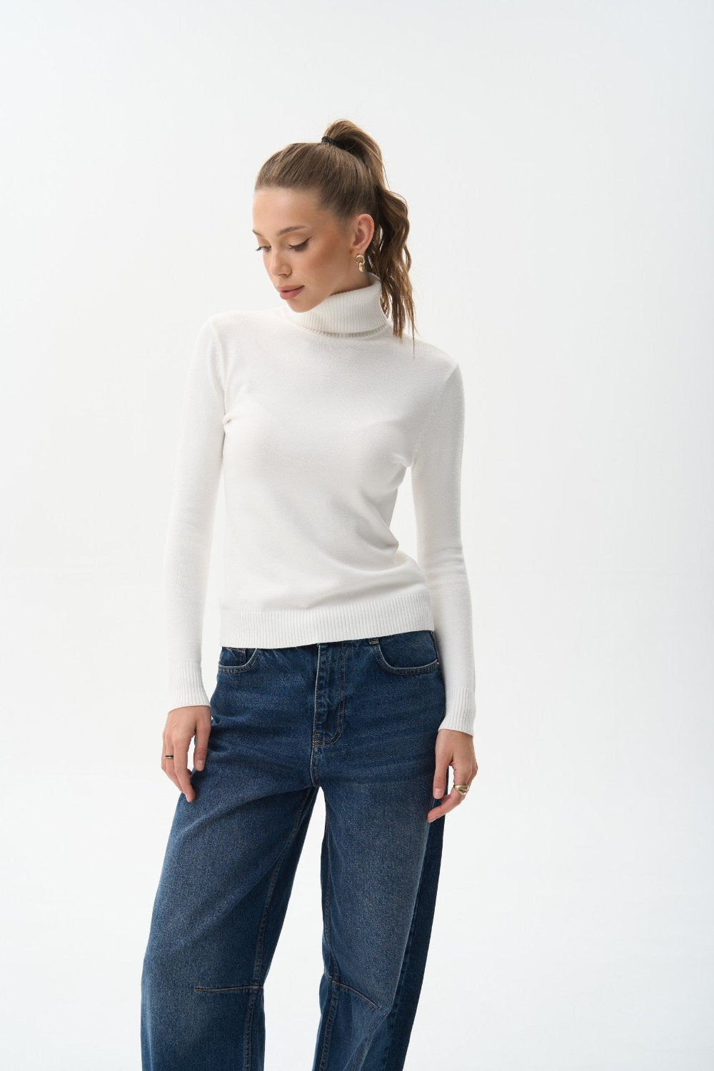 Turtleneck sweater in color white - SOLMAR