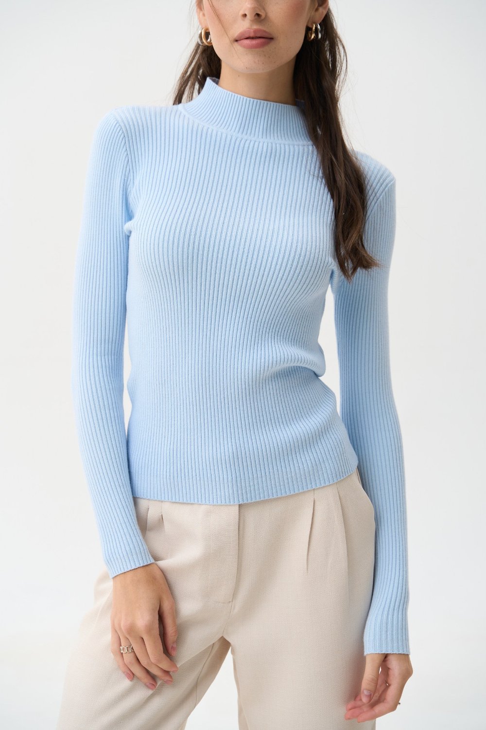 Sweater with a neck rack in color blue - SOLMAR