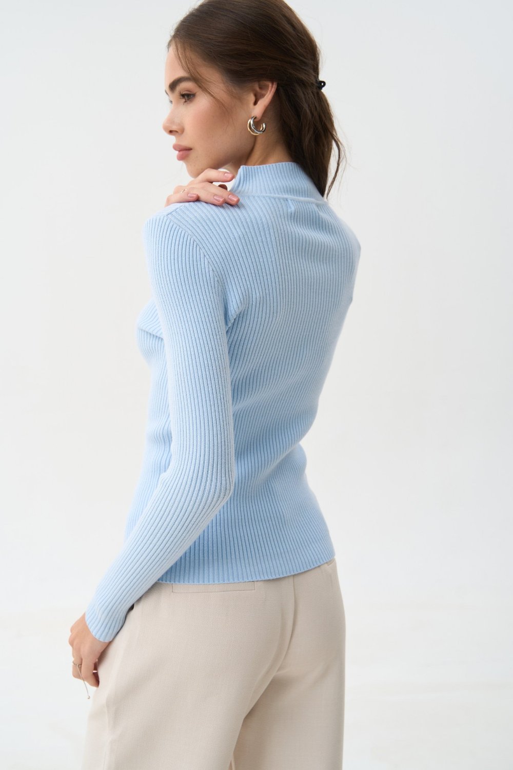 Sweater with a neck rack in color blue - SOLMAR