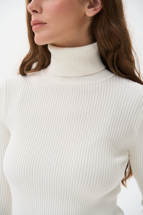 Ribbed turtleneck sweater in color white - SOLMAR