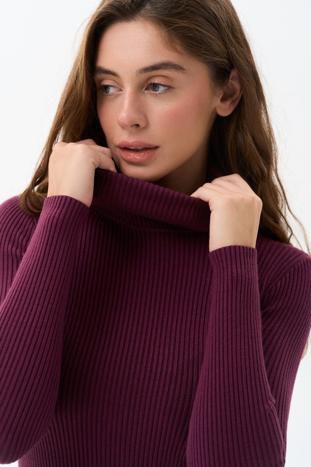 Ribbed turtleneck sweater in color red - SOLMAR