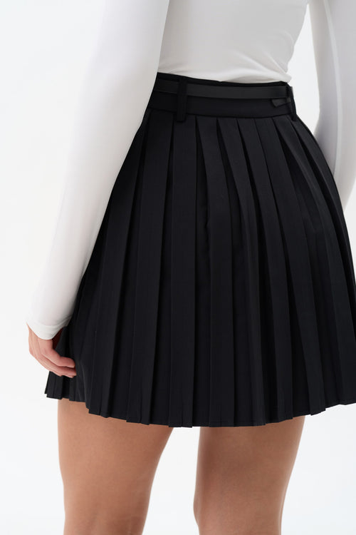 Pleated skirt in color black - SOLMAR