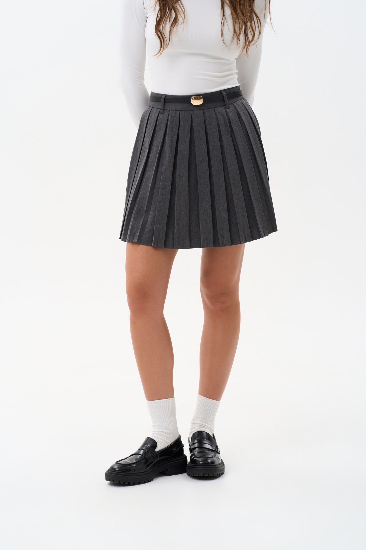 Pleated skirt in color grey - SOLMAR