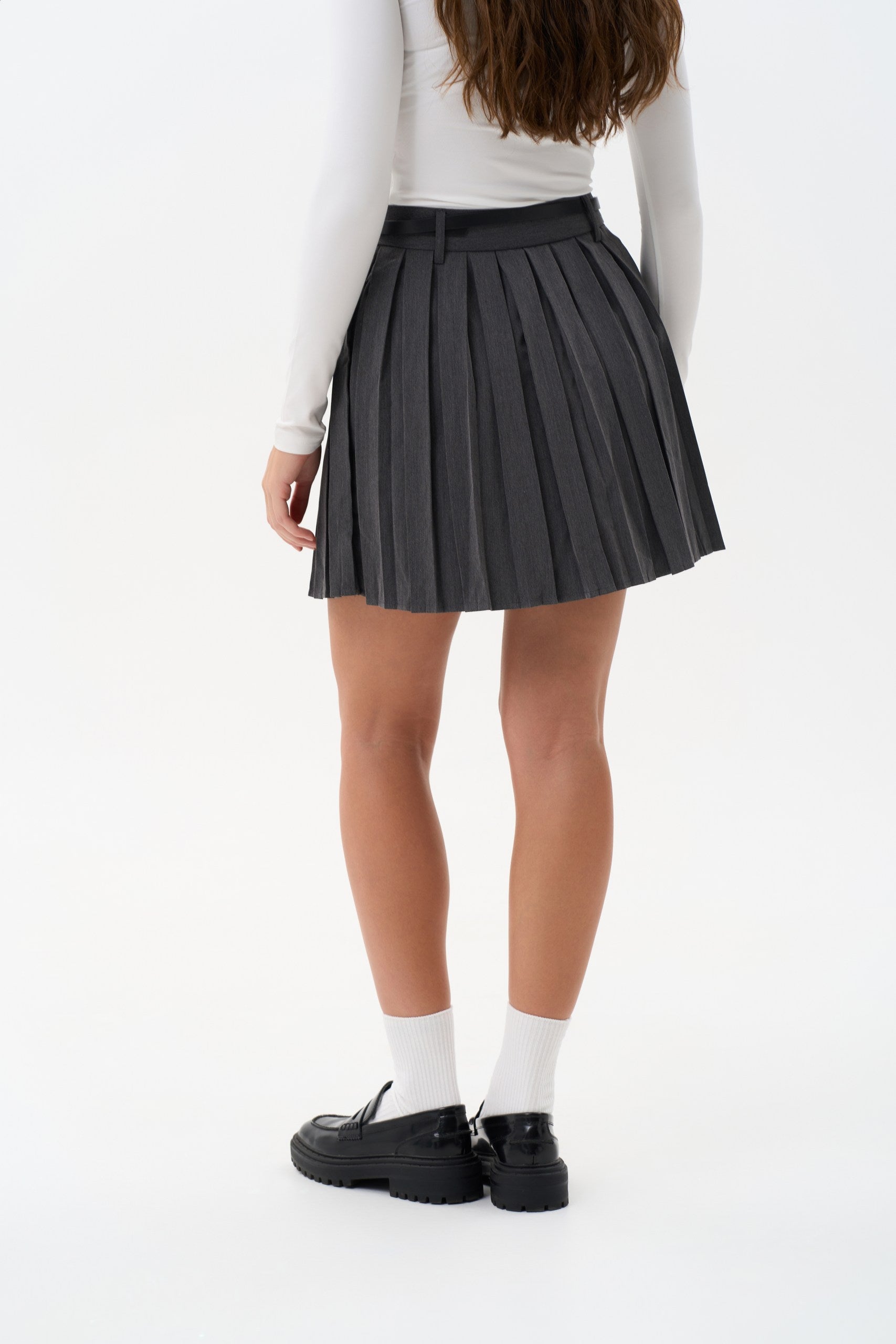 Pleated skirt in color grey - SOLMAR