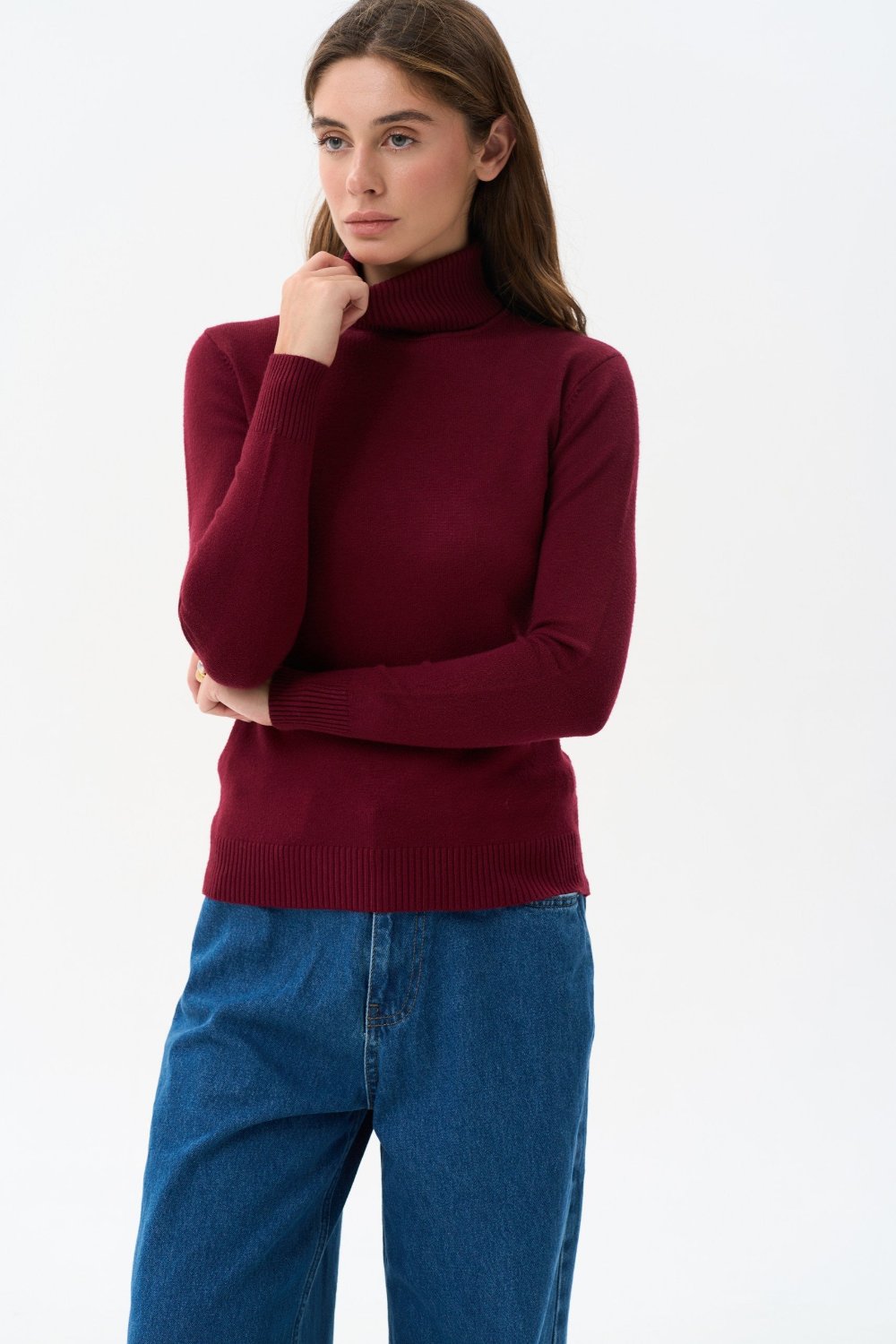 Turtleneck sweater in color burgundy