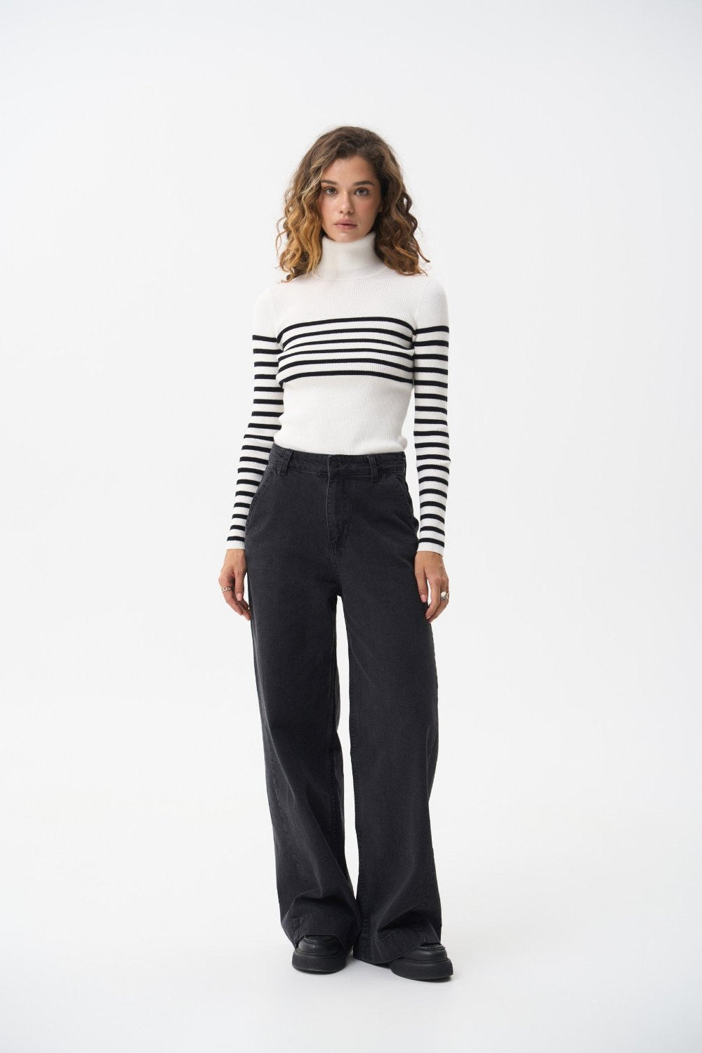 Milk turtleneck sweater with a black stripe - SOLMAR