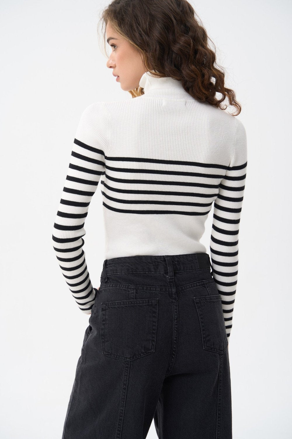 Milk turtleneck sweater with a black stripe - SOLMAR