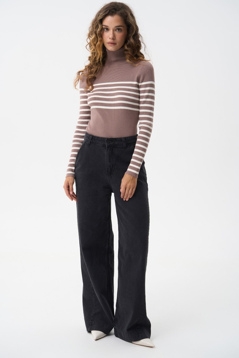 Beige turtleneck sweater with a milky stripe - SOLMAR