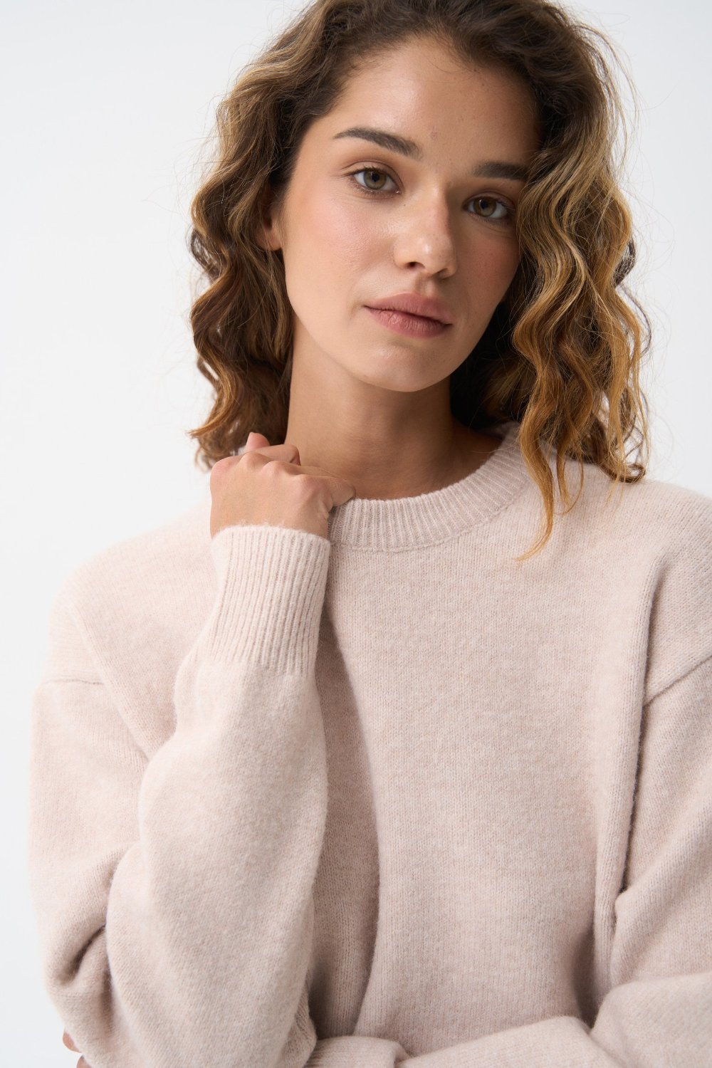 Wool sweater in color beige - SOLMAR