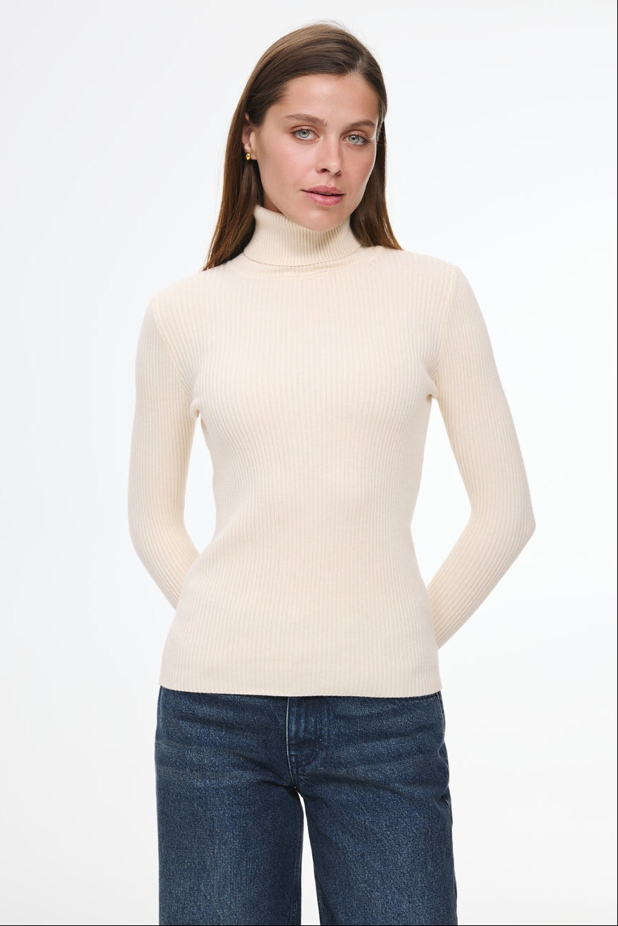 Ribbed turtleneck sweater in color milk