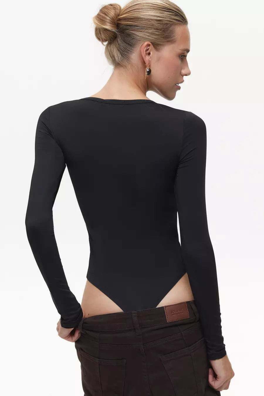 bod-z-asimetrichnim-elementom-v-kolor-black-3109
