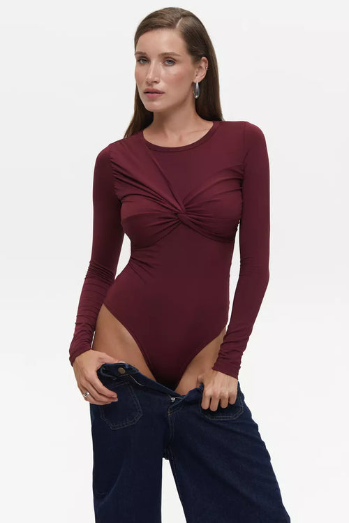 bod-z-asimetrichnim-elementom-v-kolor-burgundy-3109