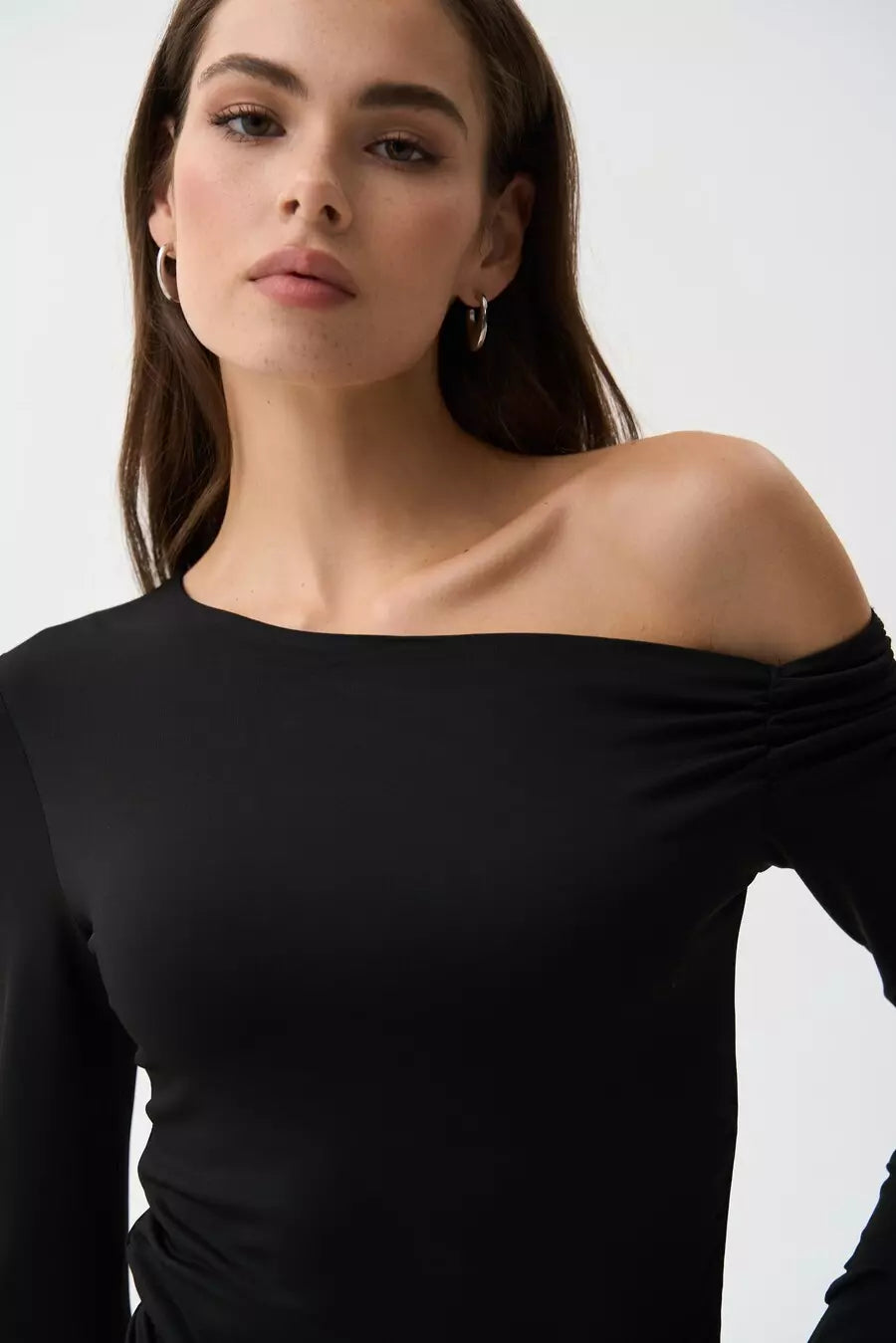 bod-z-v-dkritim-plechem-v-kolor-black-3102