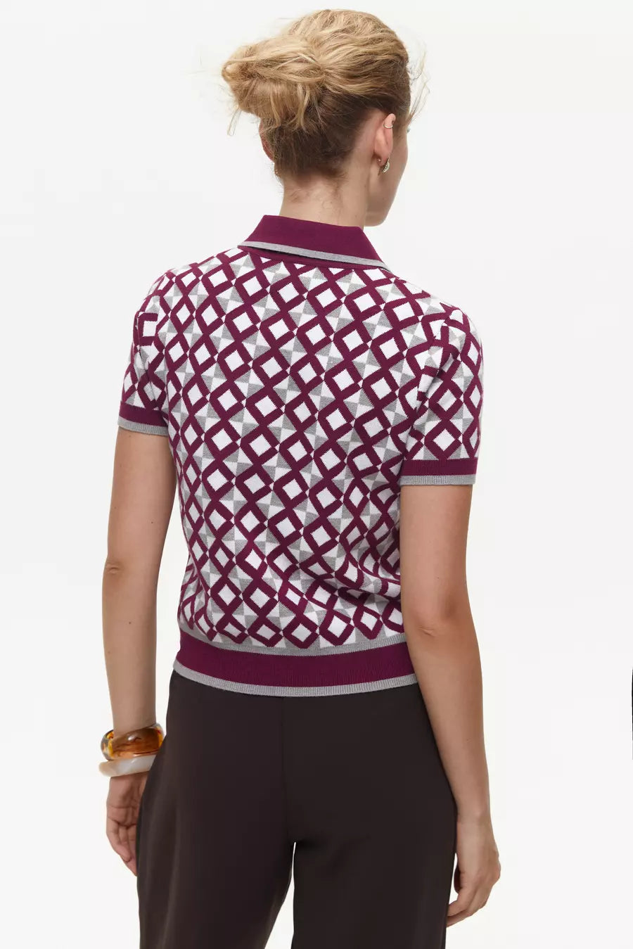 dzhemper-polo-z-geometrichnim-v-zerunkom-burgundy-2212-178-057