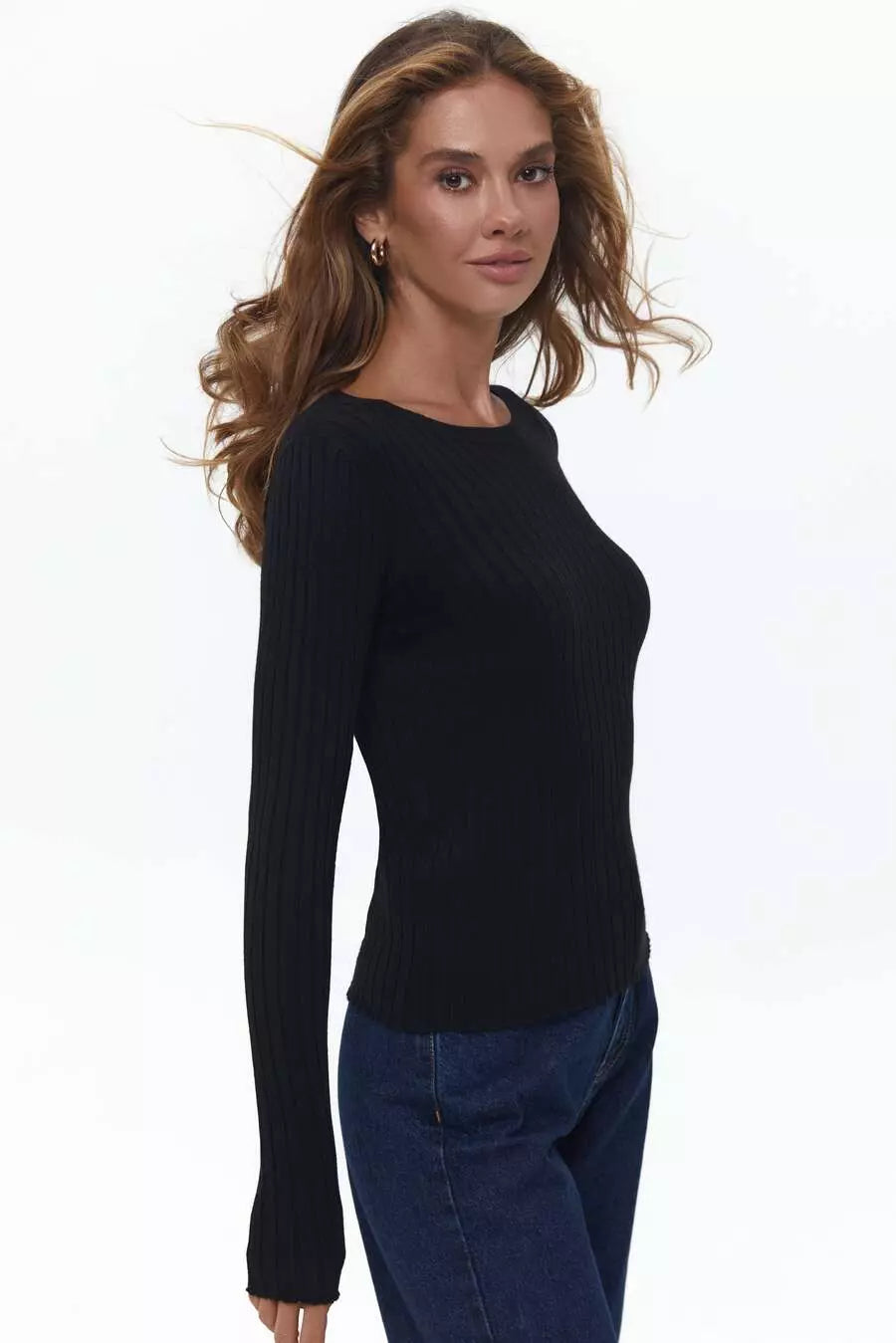dzhemper-v-shirokij-rubchik-v-kolor-black-2110