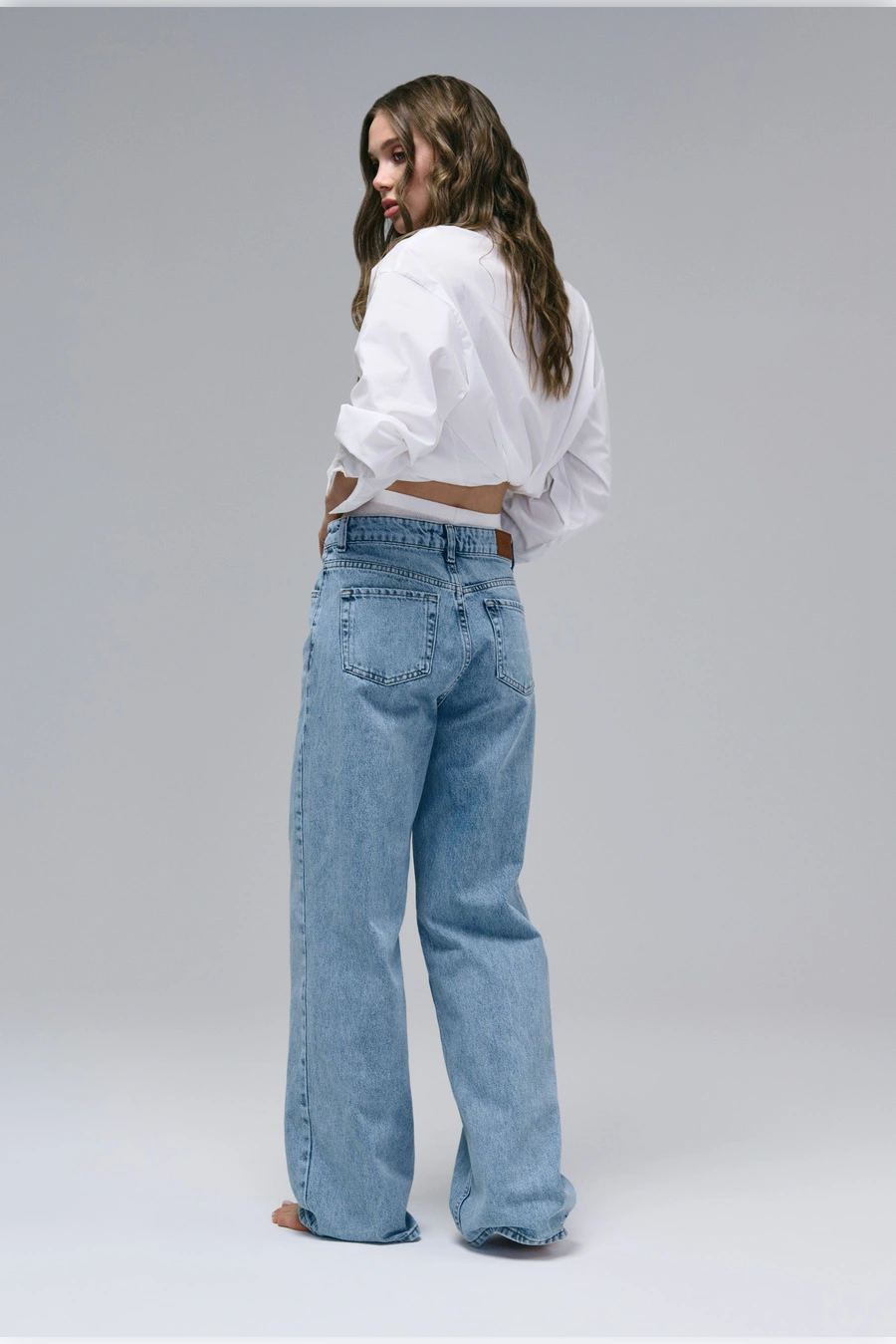 dzhinsi-wide-leg-blakitnogo-koloru-7000