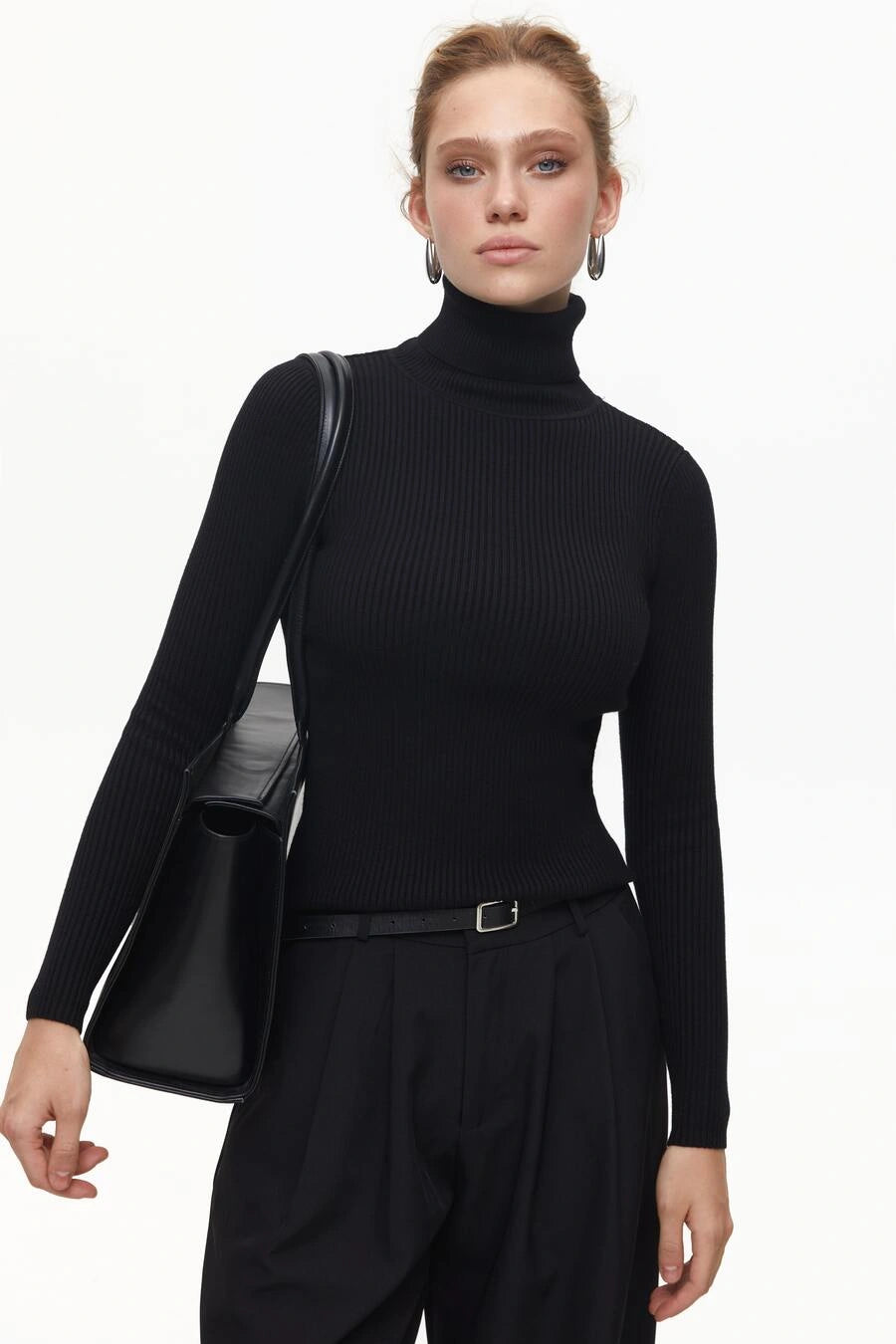 Ribbed turtleneck sweater in color black