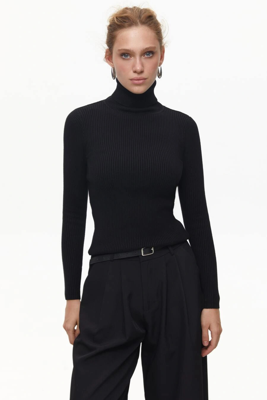 Ribbed turtleneck sweater in color black