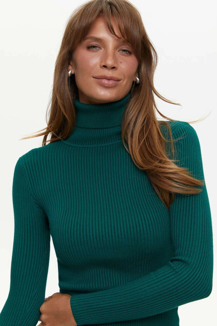 Ribbed turtleneck sweater in color green