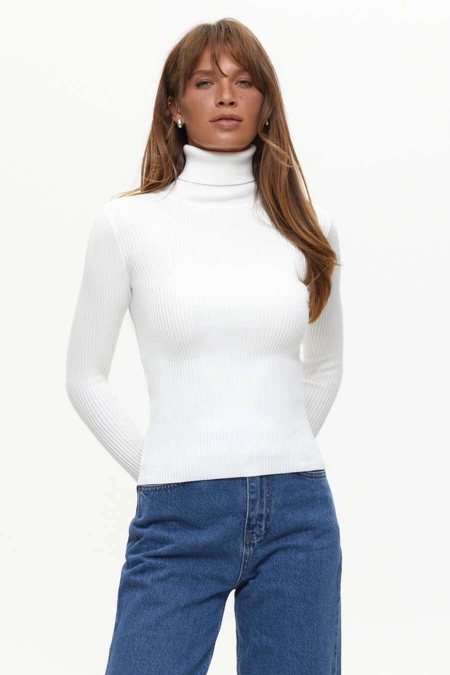 Ribbed turtleneck sweater in color white