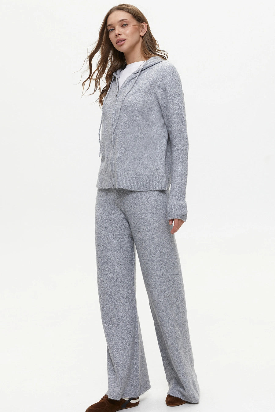 grey-sweatshirt-and-gogger-pants-set-9570