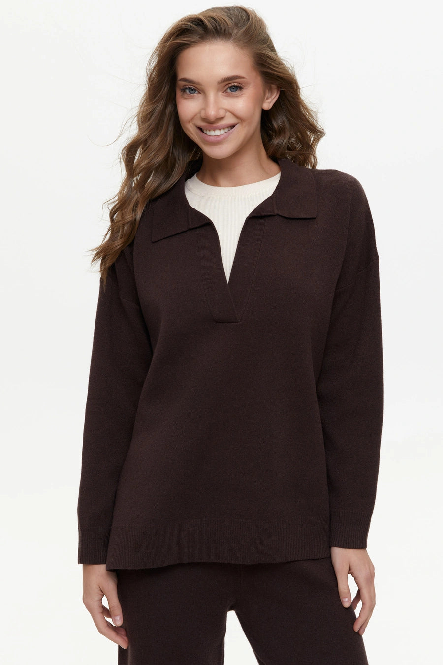 kostyum-z-svetrom-polo-ta-bryukami-brown-9567