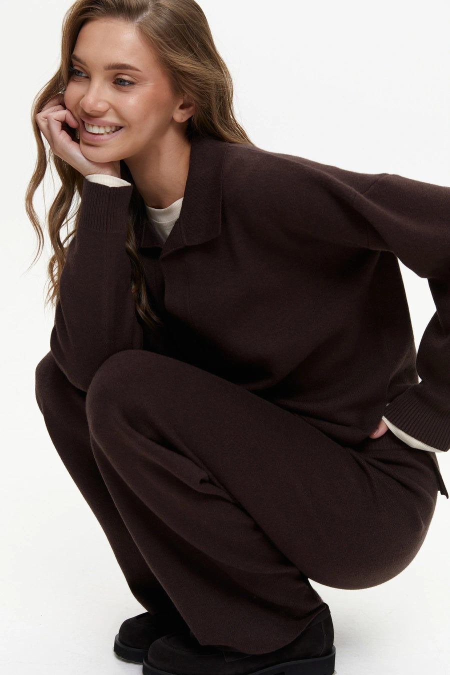 kostyum-z-svetrom-polo-ta-bryukami-brown-9567