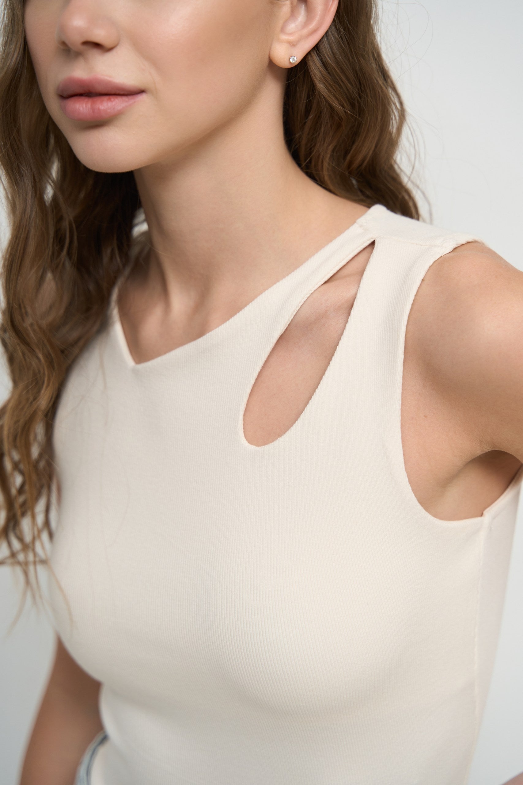 Cutout neckline tank top, Milk Cream