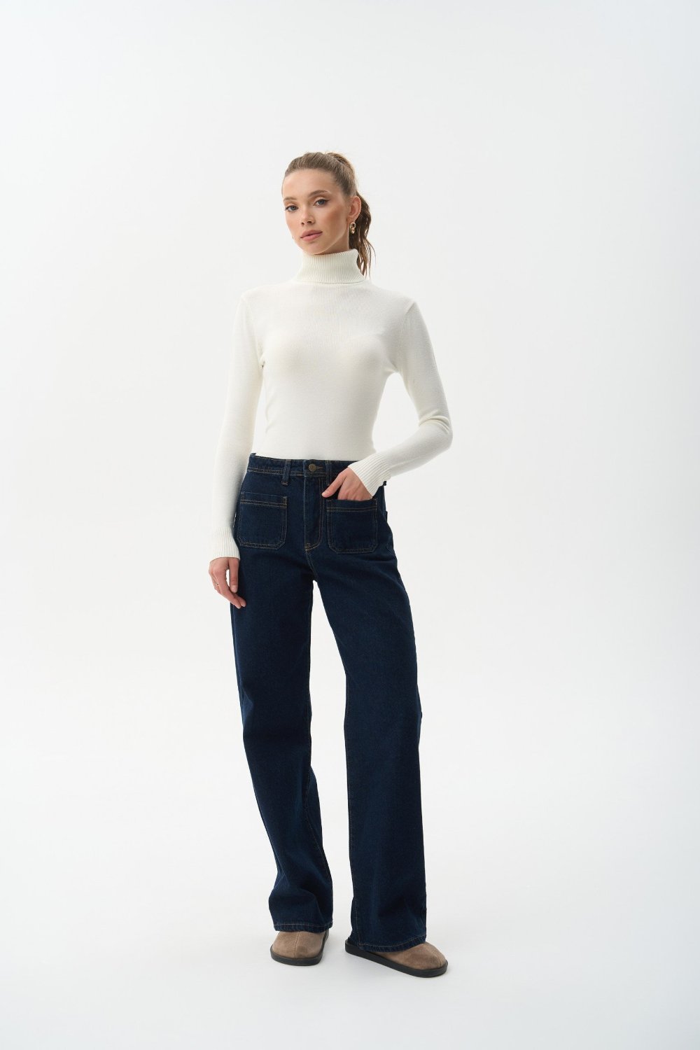 Turtleneck sweater in color milk - SOLMAR