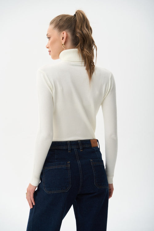 Turtleneck sweater in color milk - SOLMAR