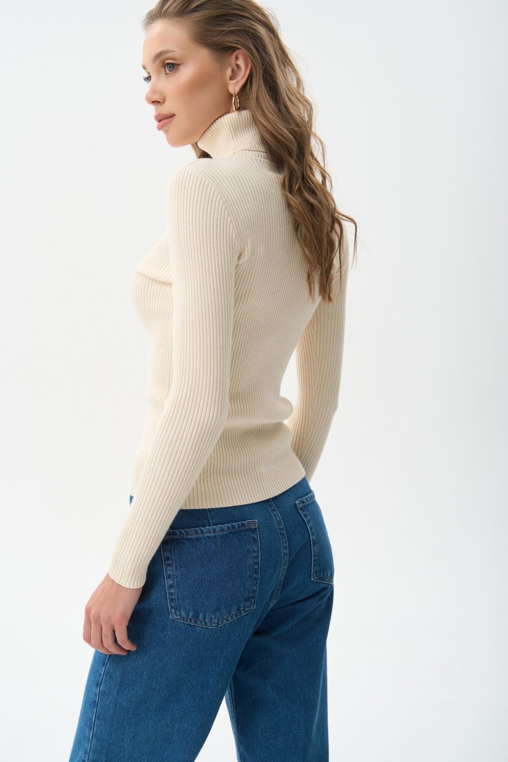 Ribbed turtleneck sweater in color milk - SOLMAR