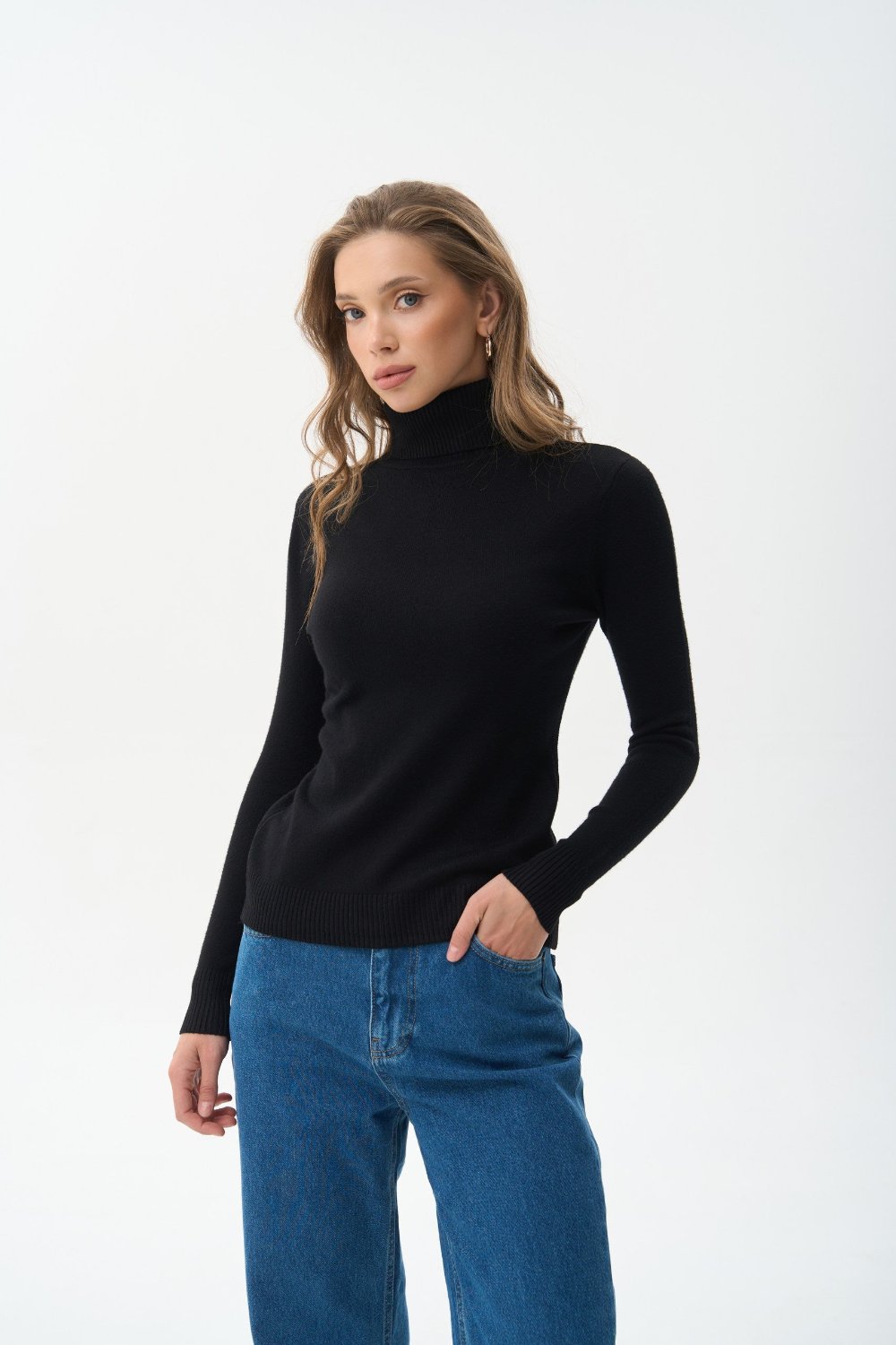 Turtleneck sweater in color black - SOLMAR