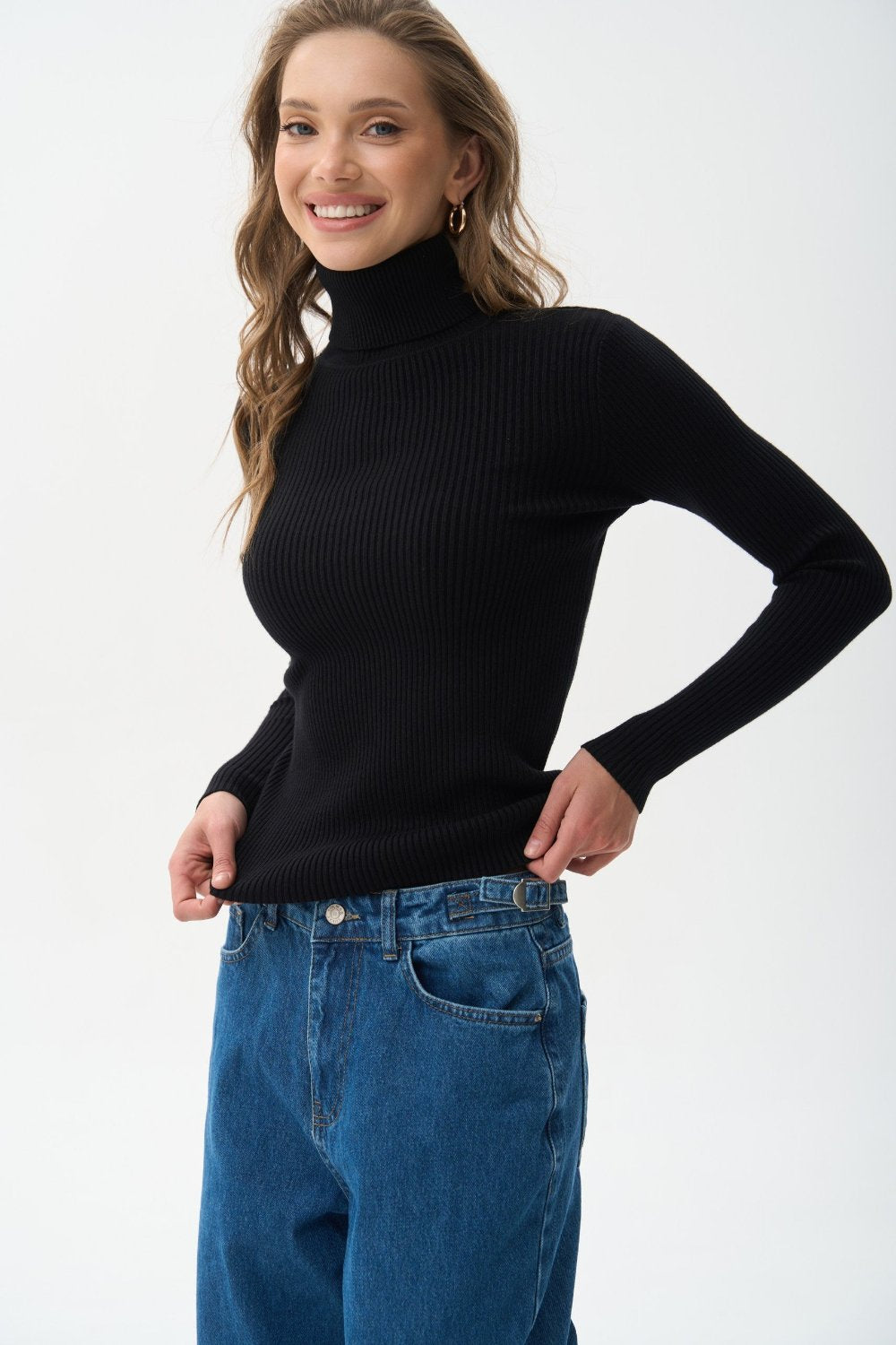 Ribbed turtleneck sweater in color black - SOLMAR