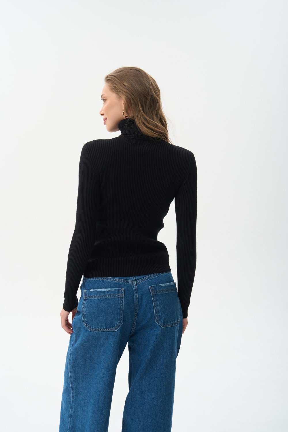 Ribbed turtleneck sweater in color black - SOLMAR