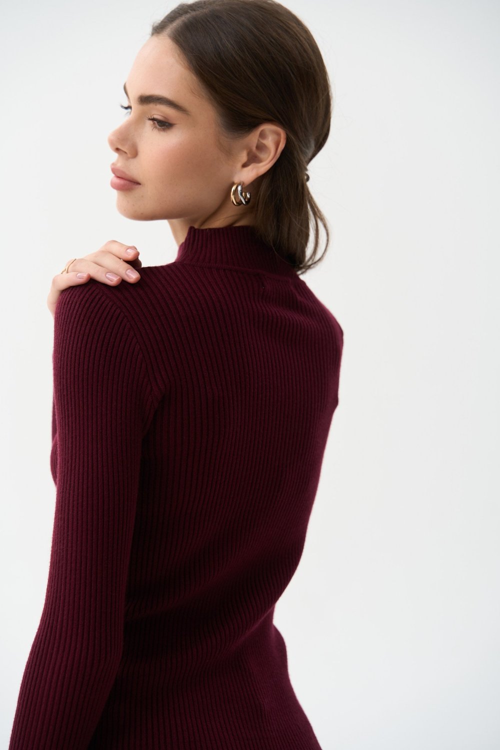 Sweater with a neck rack in color burgundy - SOLMAR