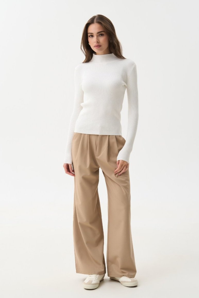 Sweater with a neck rack in color white - SOLMAR