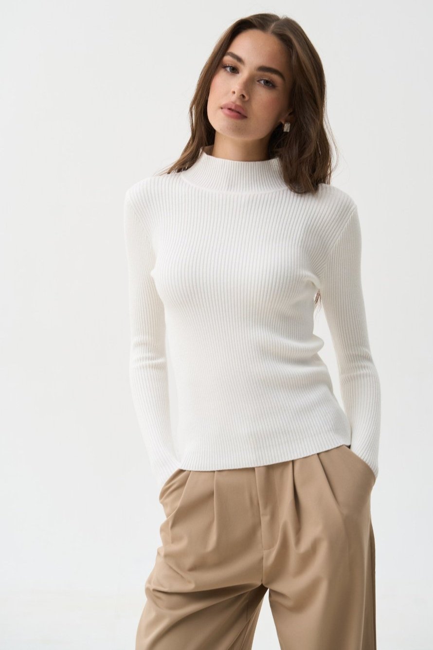 Sweater with a neck rack in color white - SOLMAR