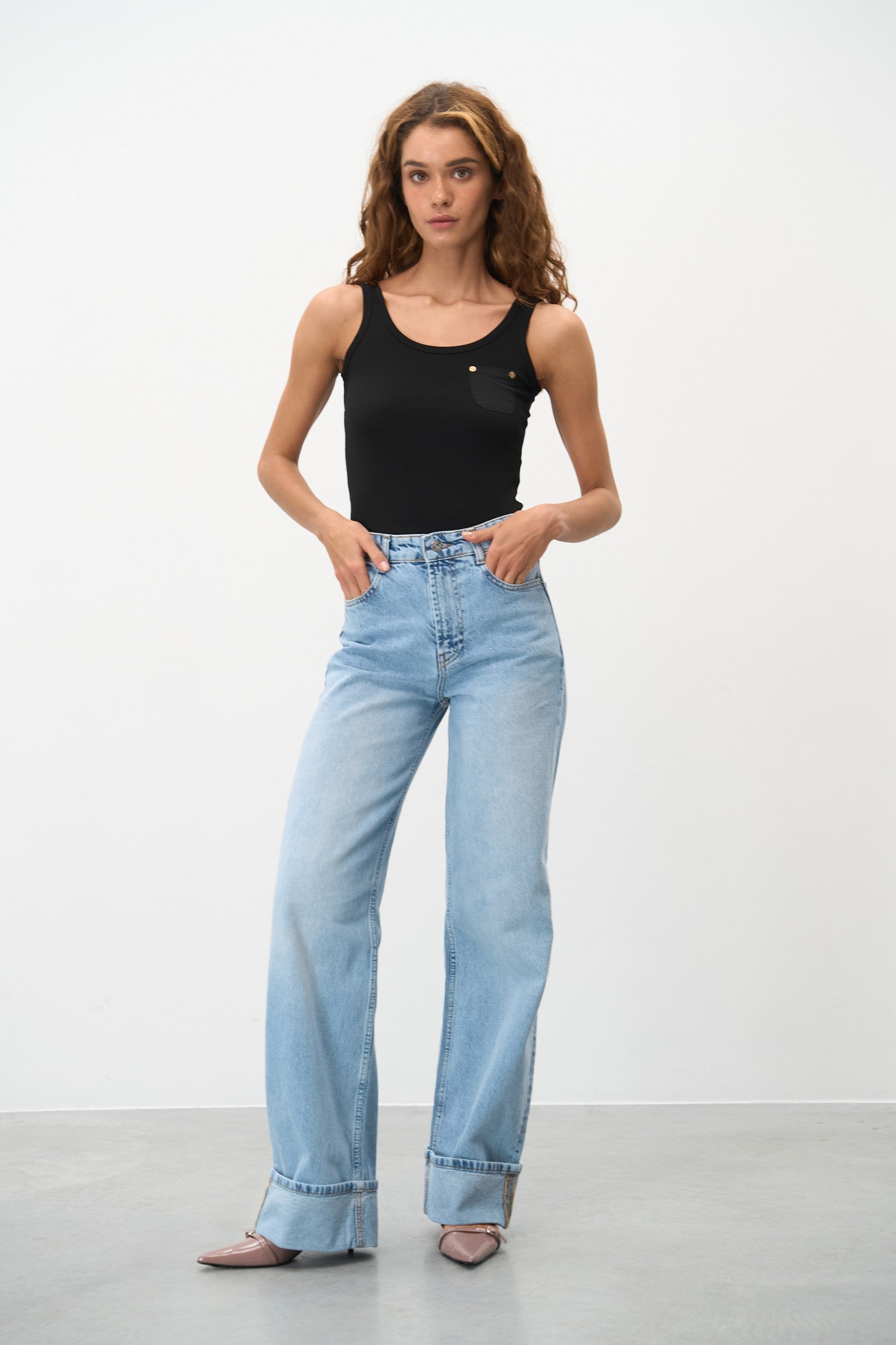 Tank Top with a Black Pocket - SOLMAR