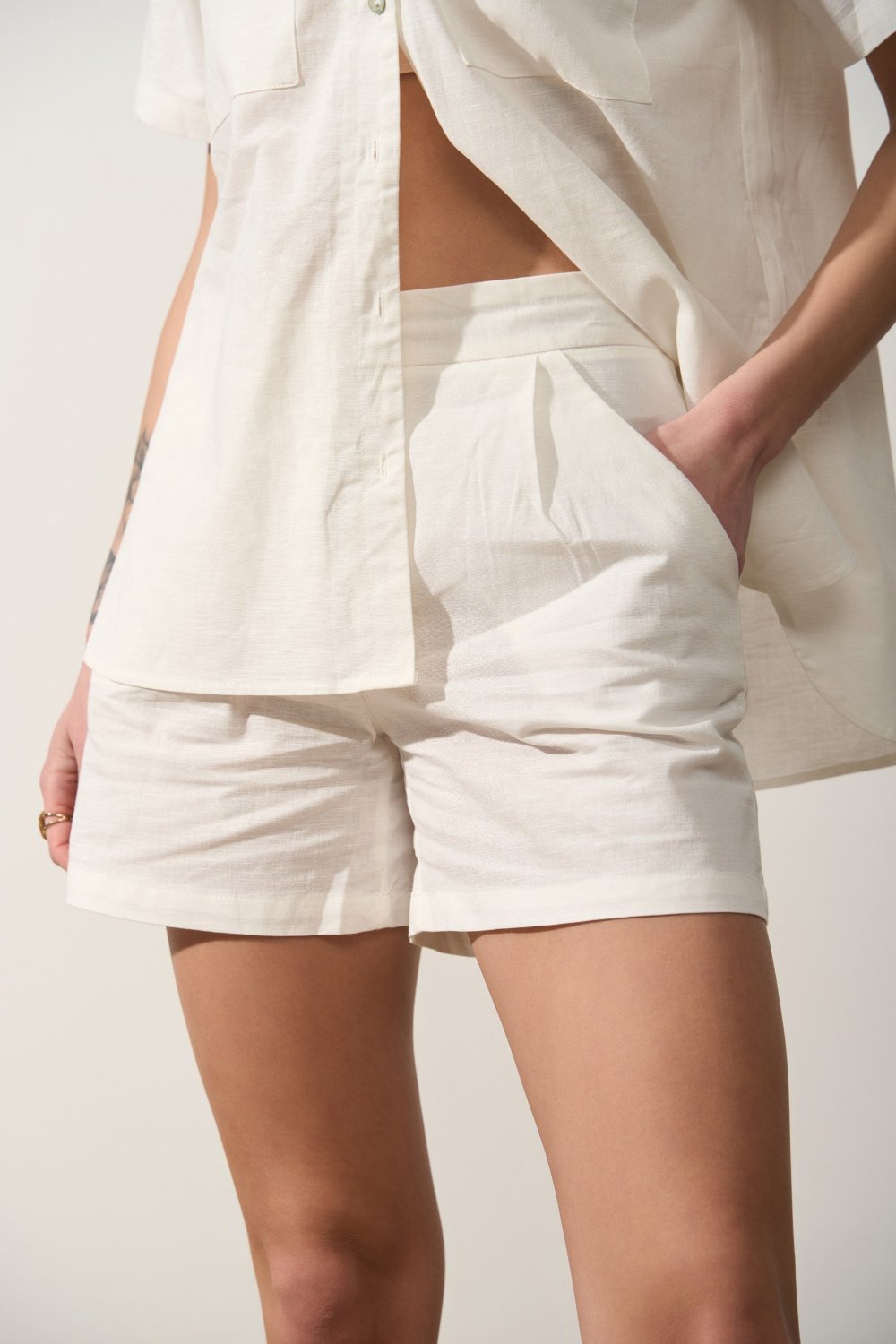 White Linen Blend Shorts - SOLMAR